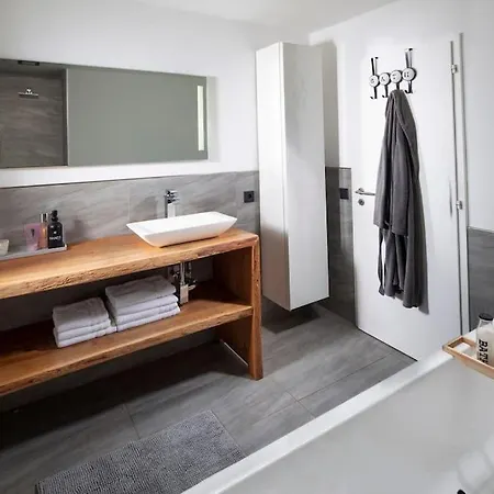 Ferienhaus Oak Tree Natur, Sauna & Whirlpool